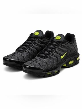 Nike Air Max Plus SE GS Black Volt Glow Wolf Grey Size 5Y NWOB